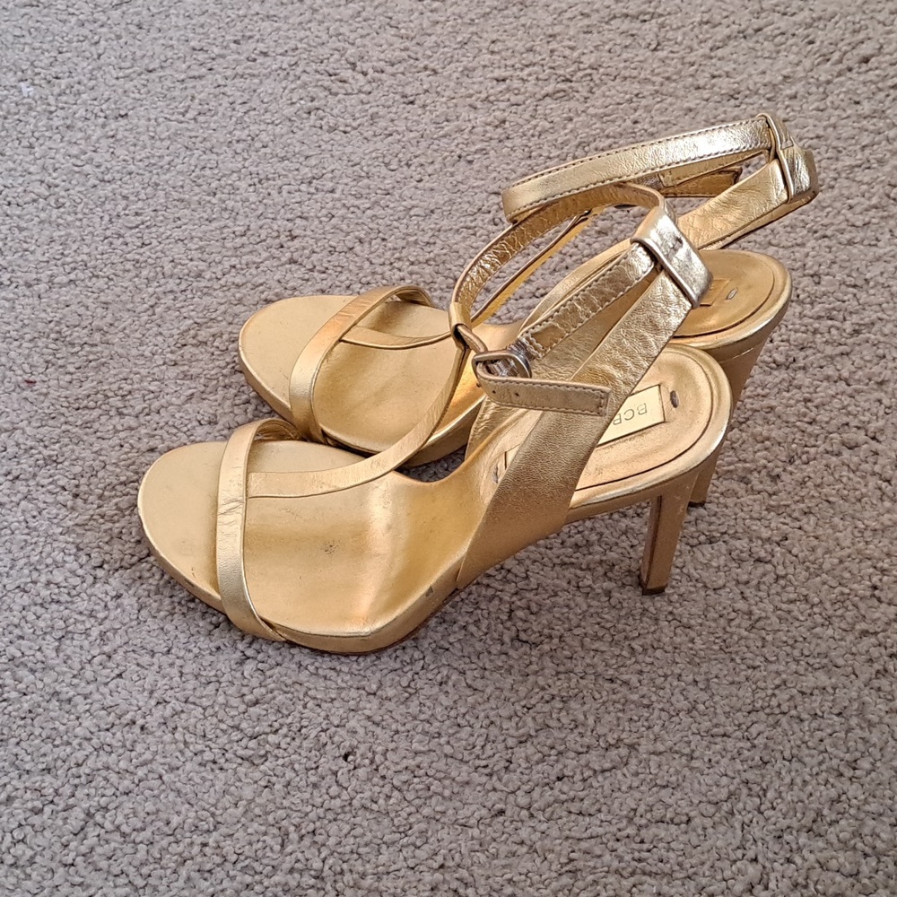 Gold bcbgmaxazria heels
